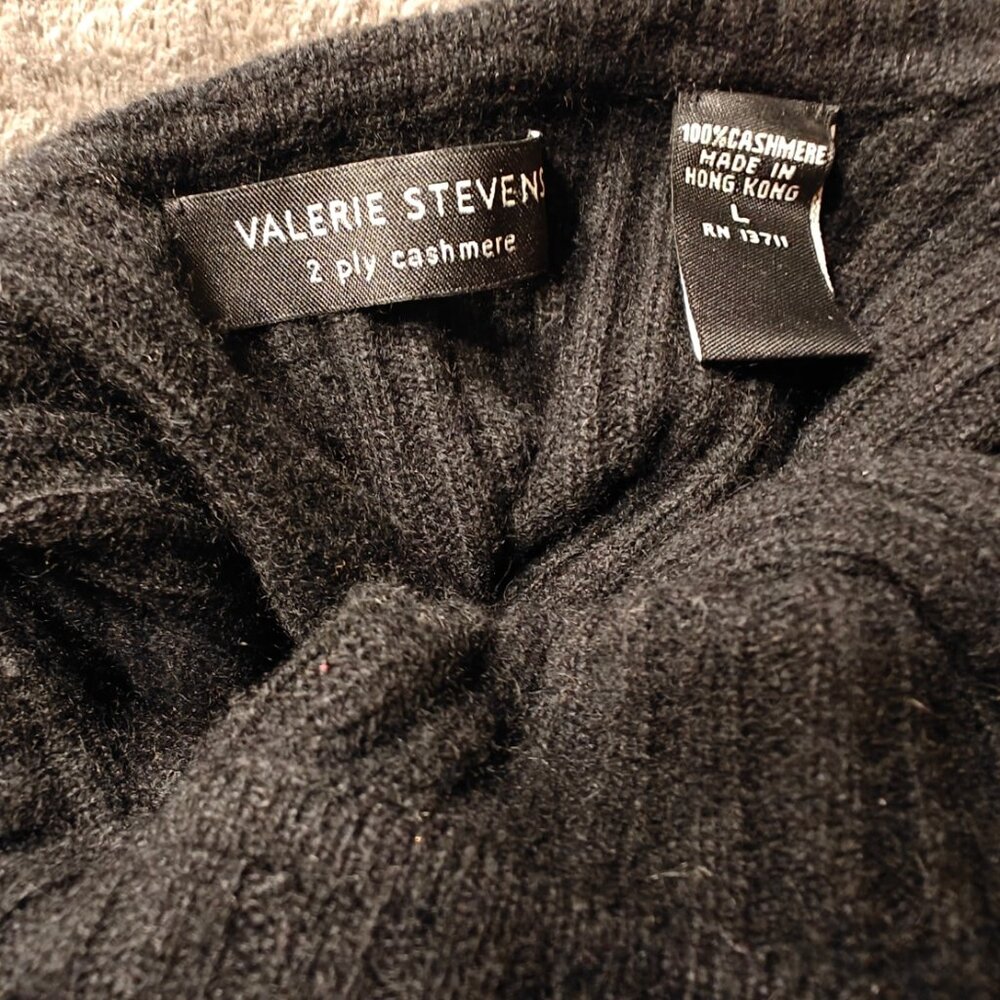100 percent cashmere Valerie Stevens black ribbed turtleneck L